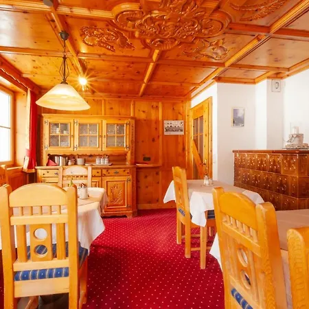 Edelweisshof بيت ضيافة Mathon